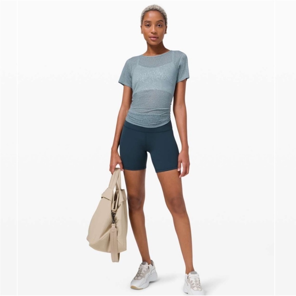 Lululemon tee - Picture 6 of 8